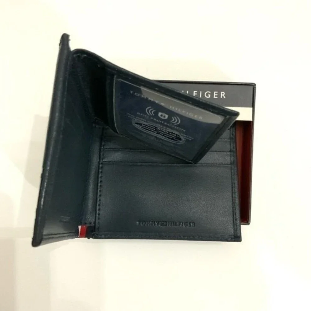 Tommy Hilfiger Leather Wallet & Valet